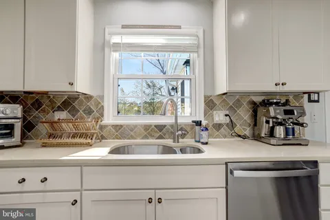 $870,000 | 5911 Bond Court, Alexandria, VA 22315