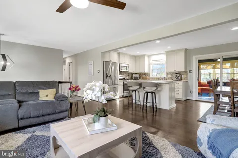 $870,000 | 5911 Bond Court, Alexandria, VA 22315