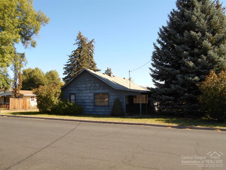 630 Southwest 10th Street Redmond, OR 97756 - Photo 1 of 15 Primary Photo