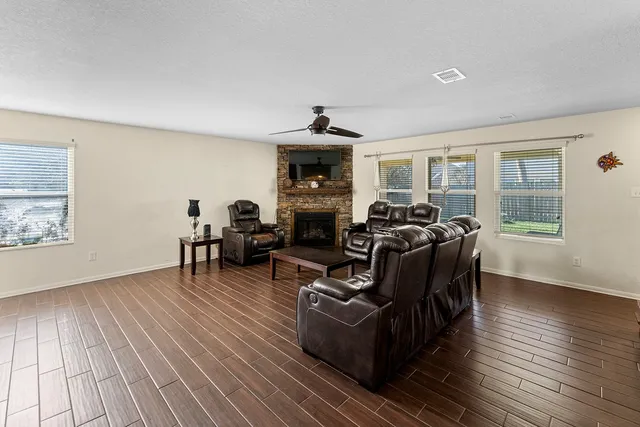 $270,000 | 11023 Tall Hill Circle, Houston, TX 77044