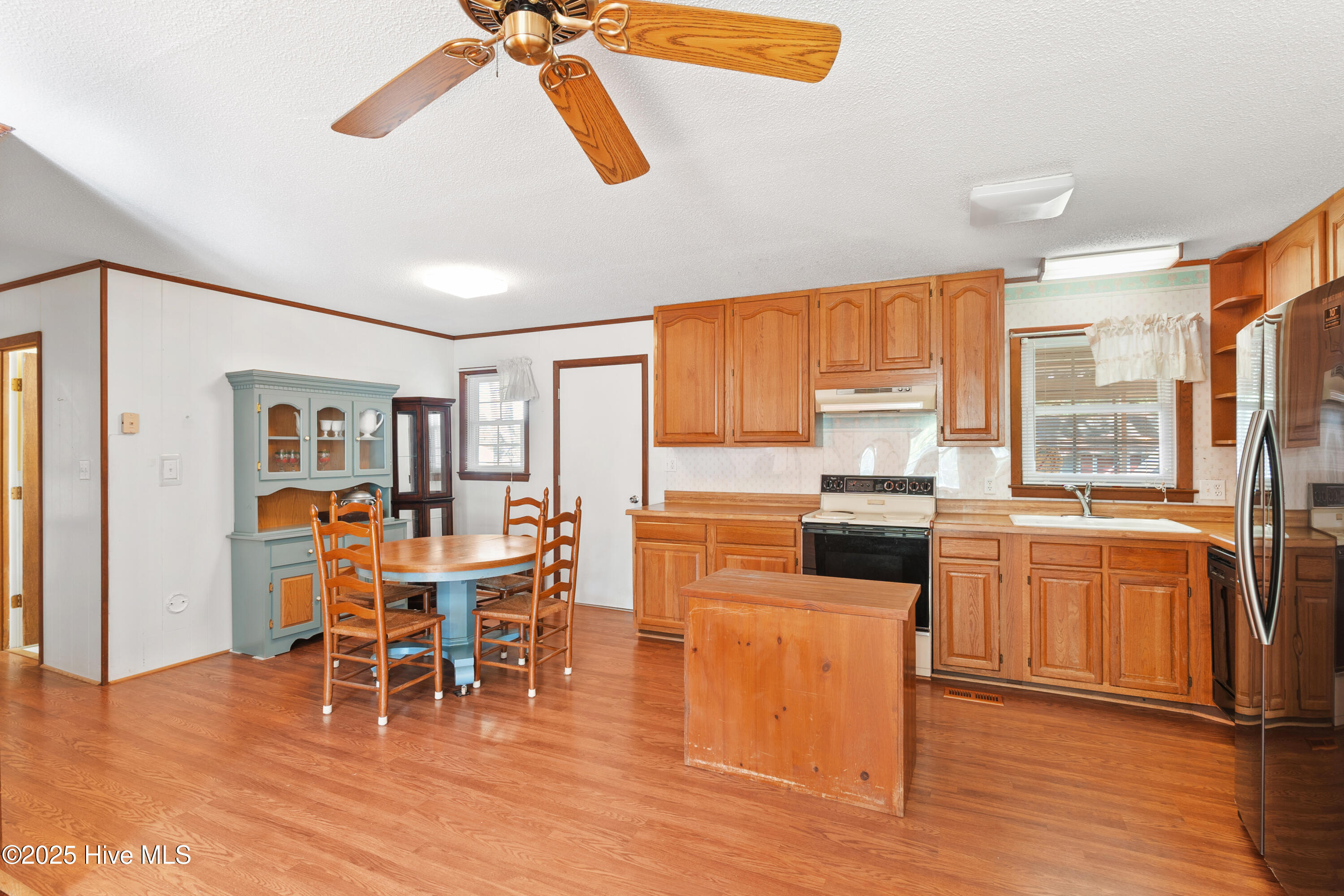 1476 Ashemont Road Aberdeen, NC 28315 - Photo 8 of 27 Kitchen/Dining Area