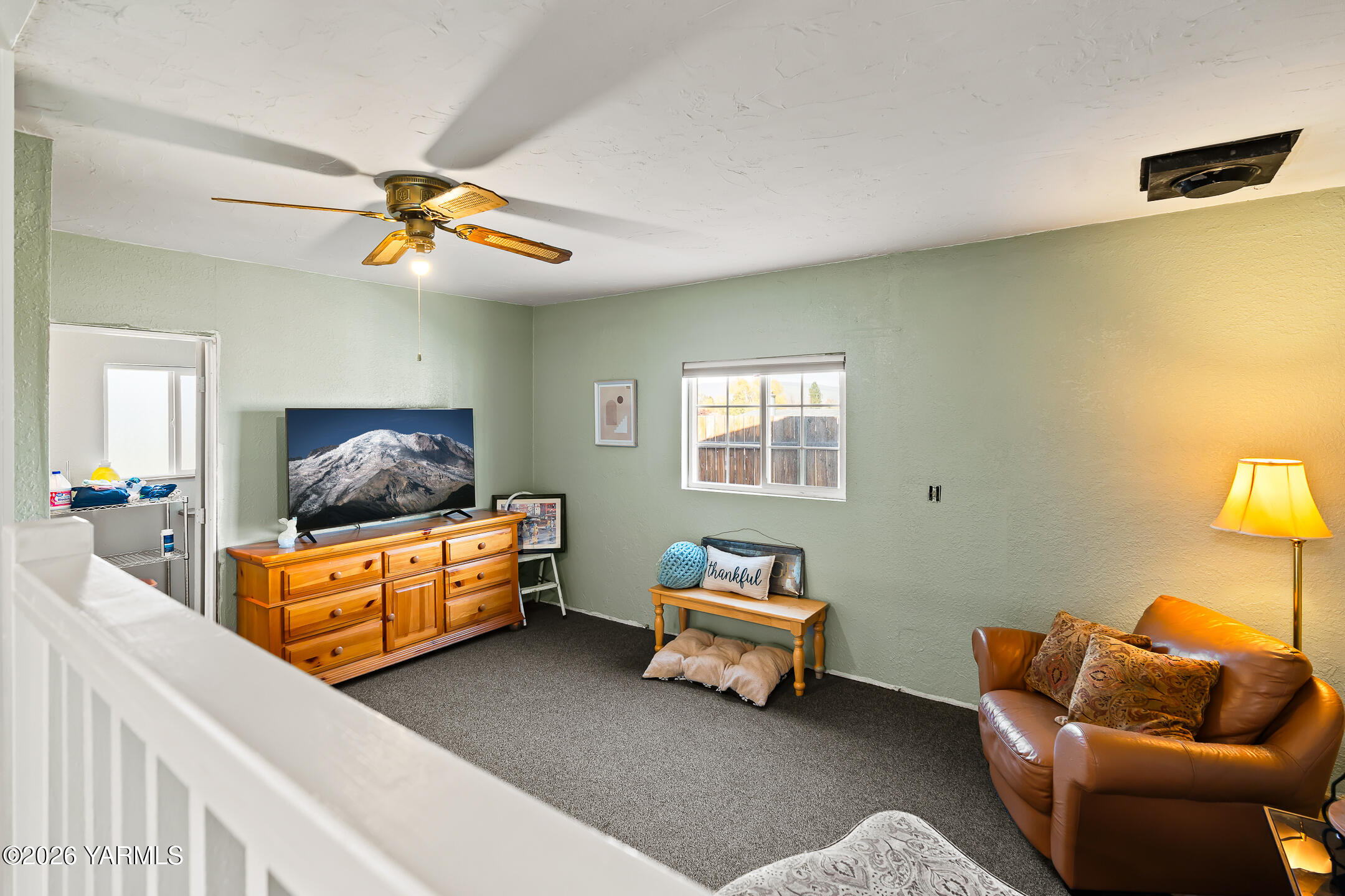 708 Daugherty Place Selah, WA 98942 - Photo 14 of 27 a living room with furniture and a flat screen tv