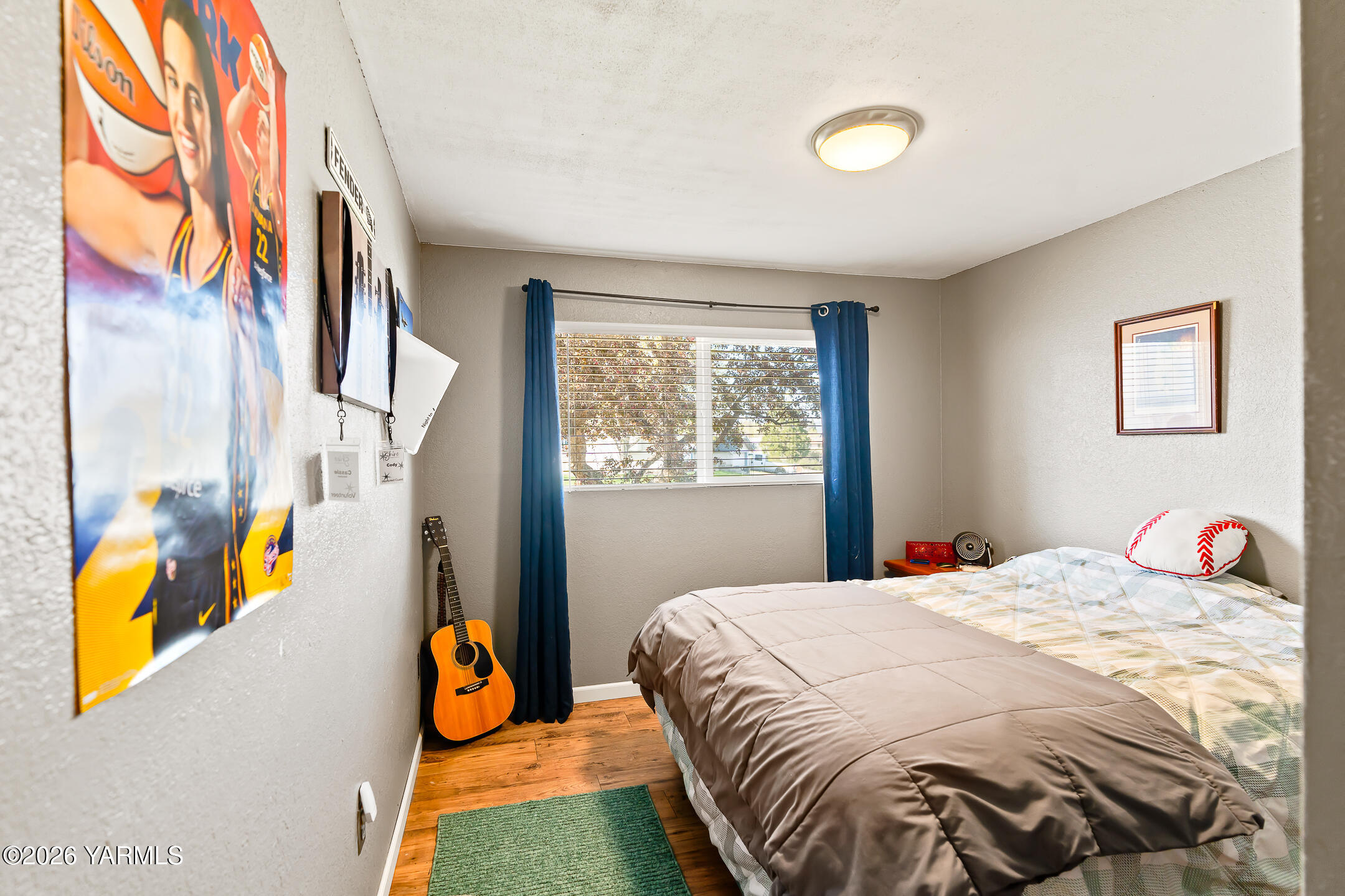 708 Daugherty Place Selah, WA 98942 - Photo 15 of 27 a bedroom with a bed and painting on the wall