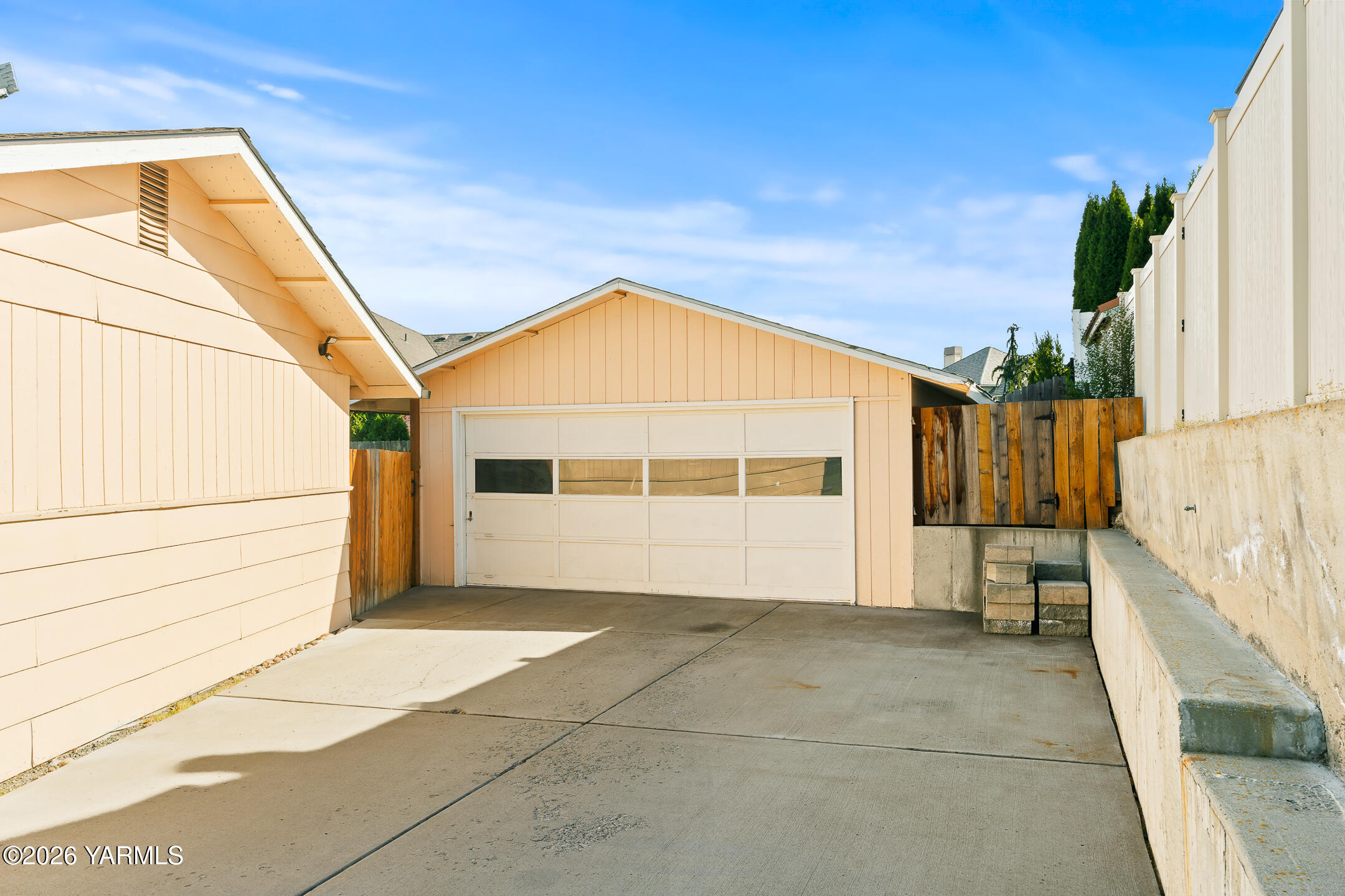 708 Daugherty Place Selah, WA 98942 - Photo 2 of 27 a view of a house with a outdoor space