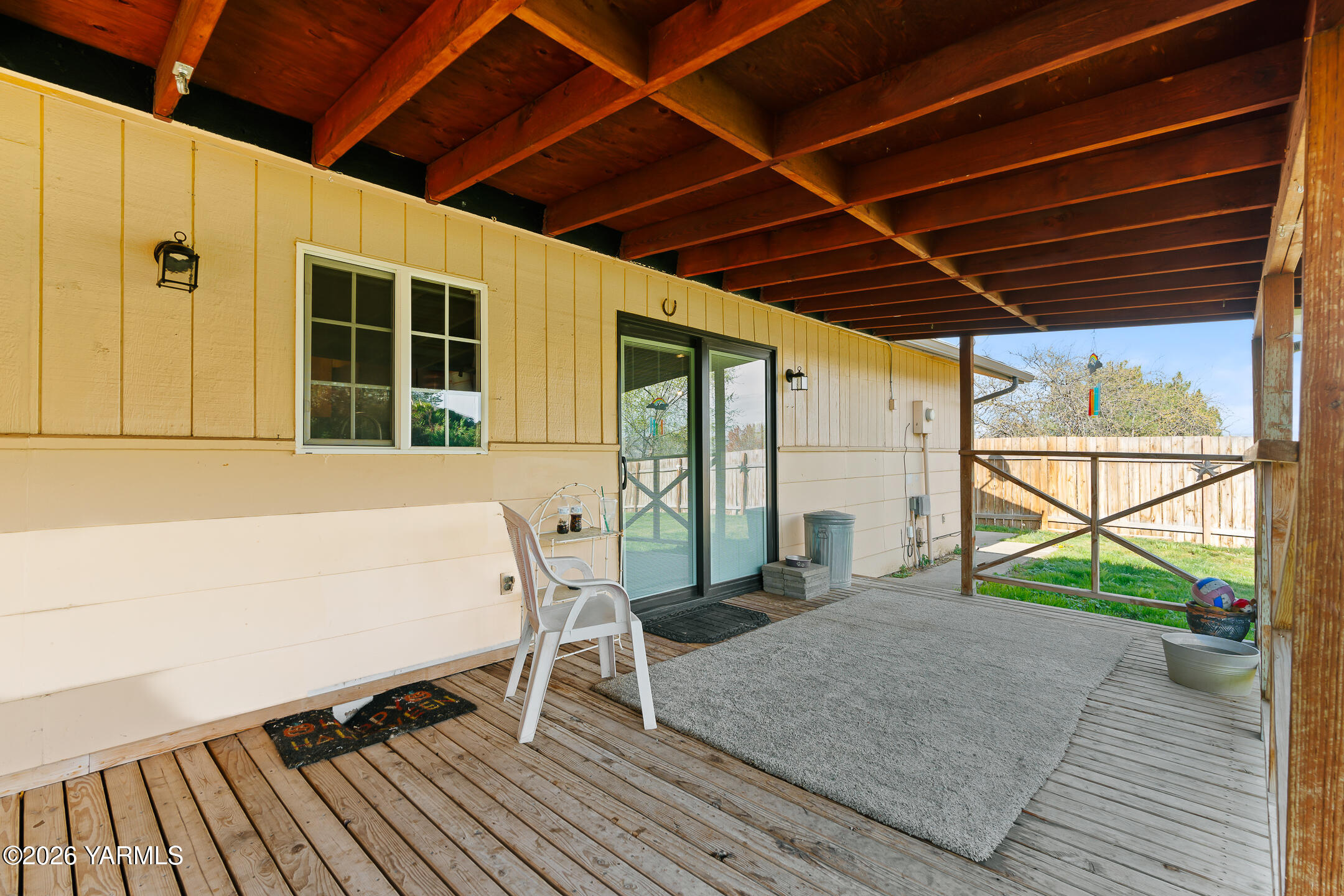 708 Daugherty Place Selah, WA 98942 - Photo 23 of 27 a porch with view of the back yard