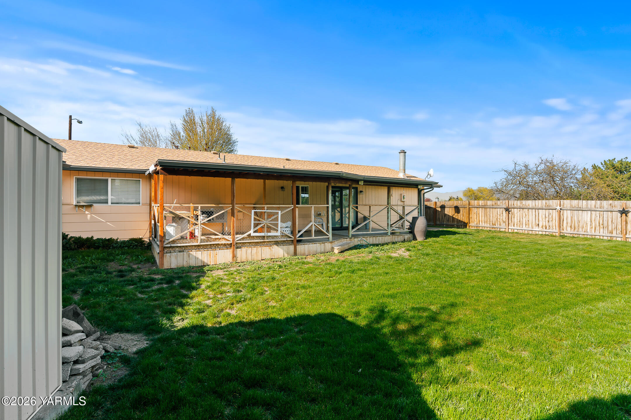 708 Daugherty Place Selah, WA 98942 - Photo 25 of 27 a view of a house with a yard