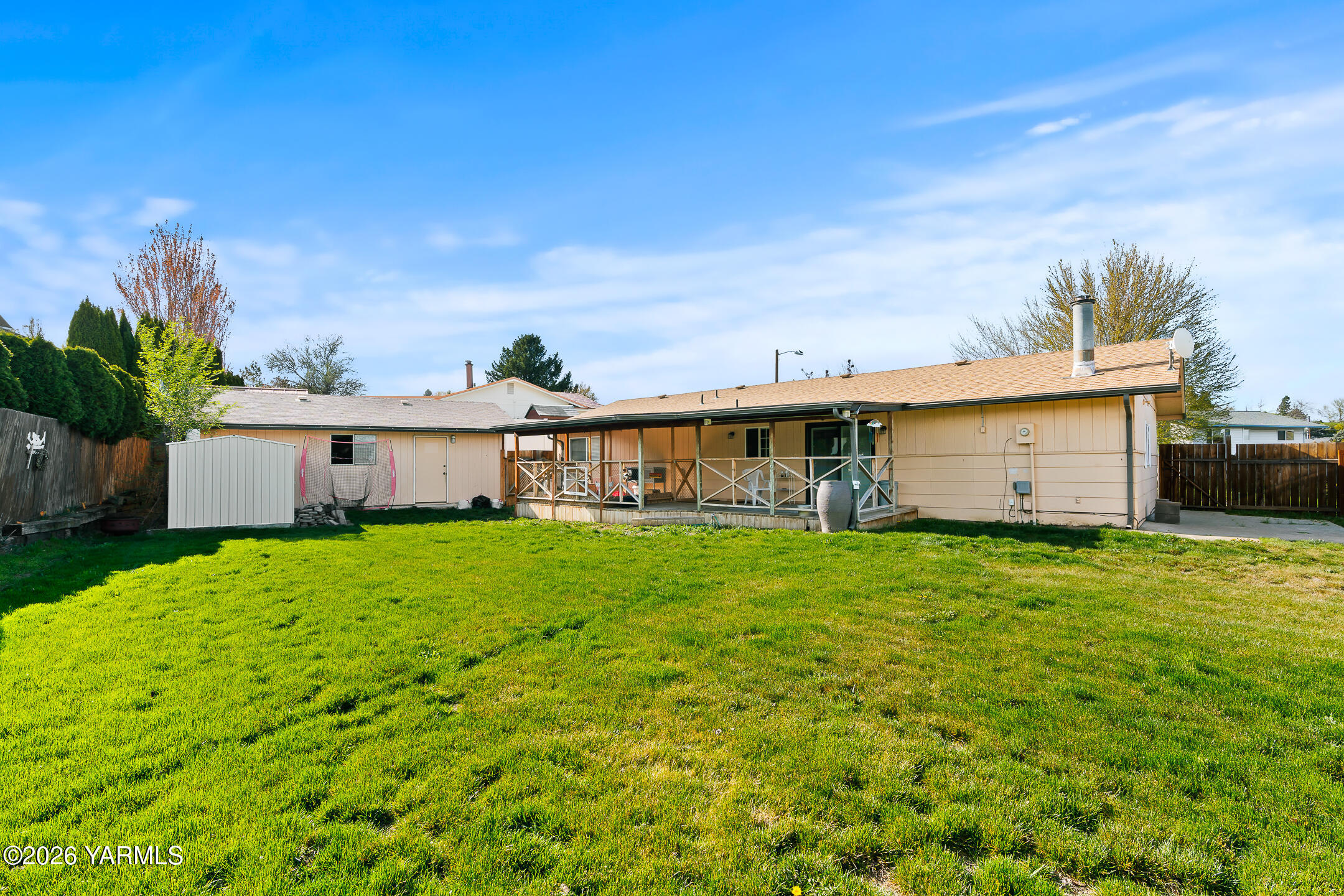 708 Daugherty Place Selah, WA 98942 - Photo 26 of 27 a view of a house with backyard
