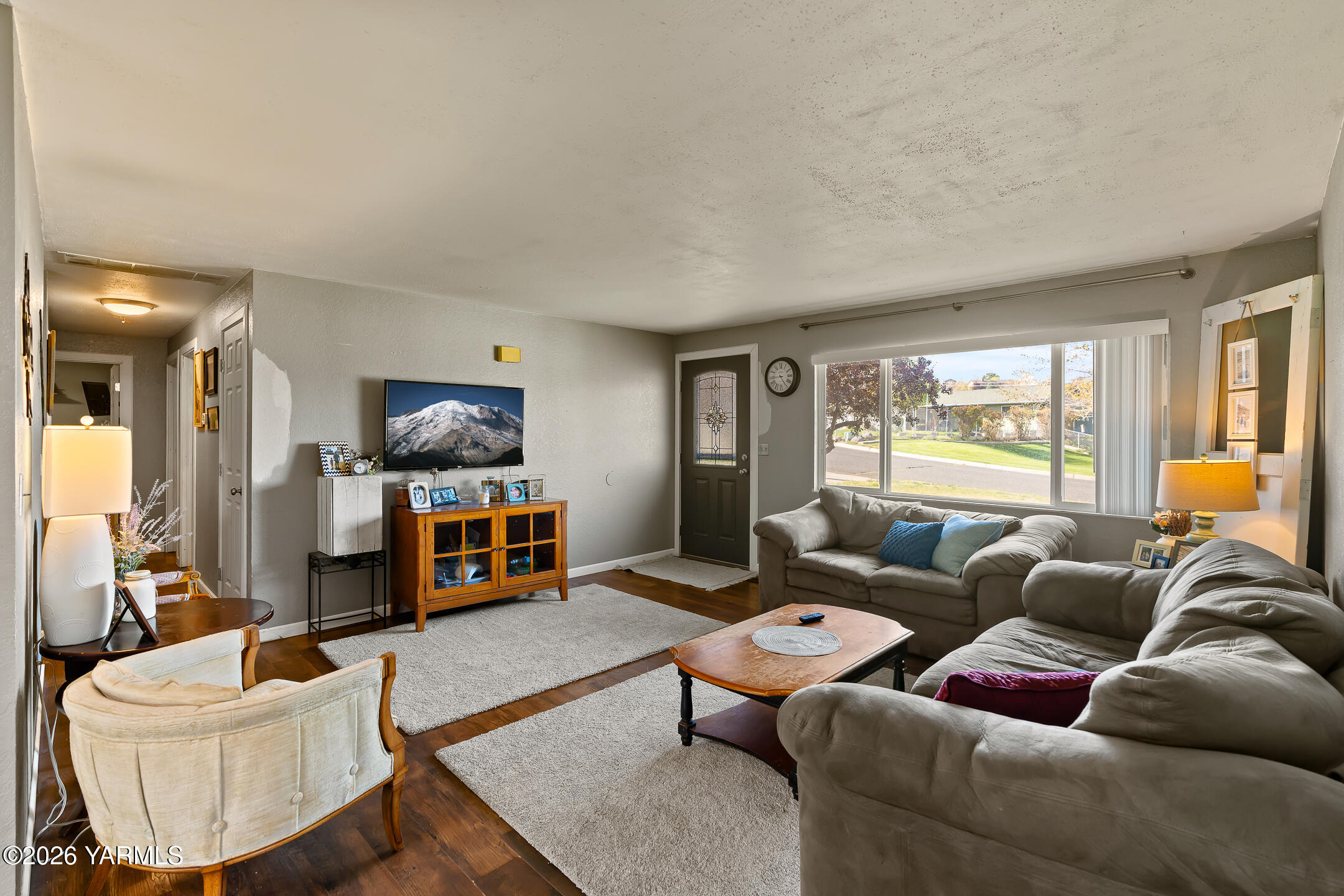 708 Daugherty Place Selah, WA 98942 - Photo 6 of 27 a living room with furniture and a flat screen tv
