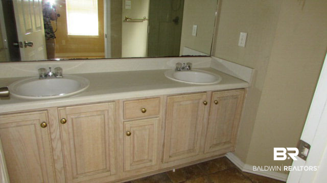 9599 Nottingham Court Daphne, AL 36526 - Photo 7 of 13 DOUBLE VANITIES