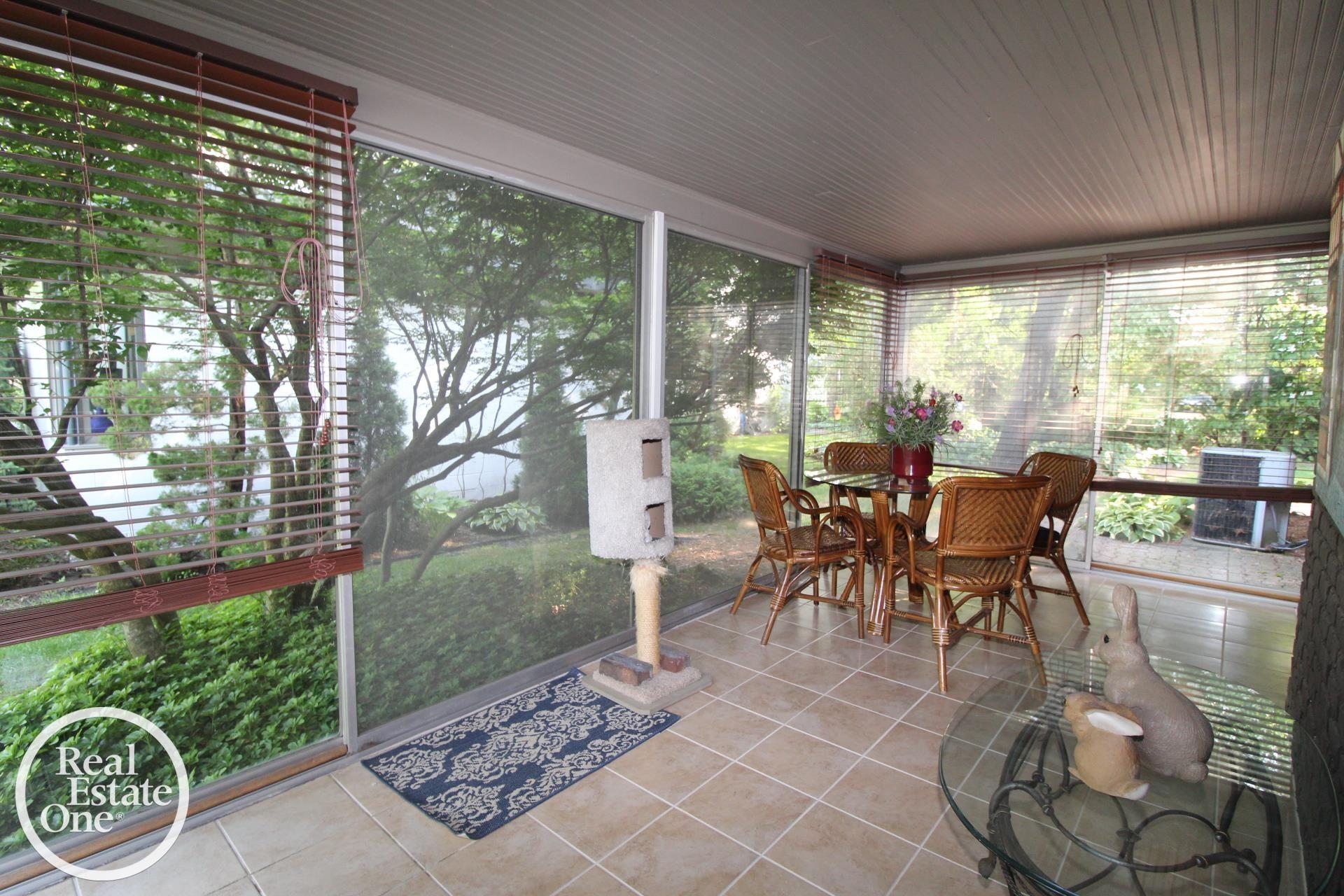 880 Pemberton Road Grosse Pointe, MI 48230 - Photo 18 of 50 50178128-a8e84325-fe34-41bb-a870-1586cadc463e.JPG