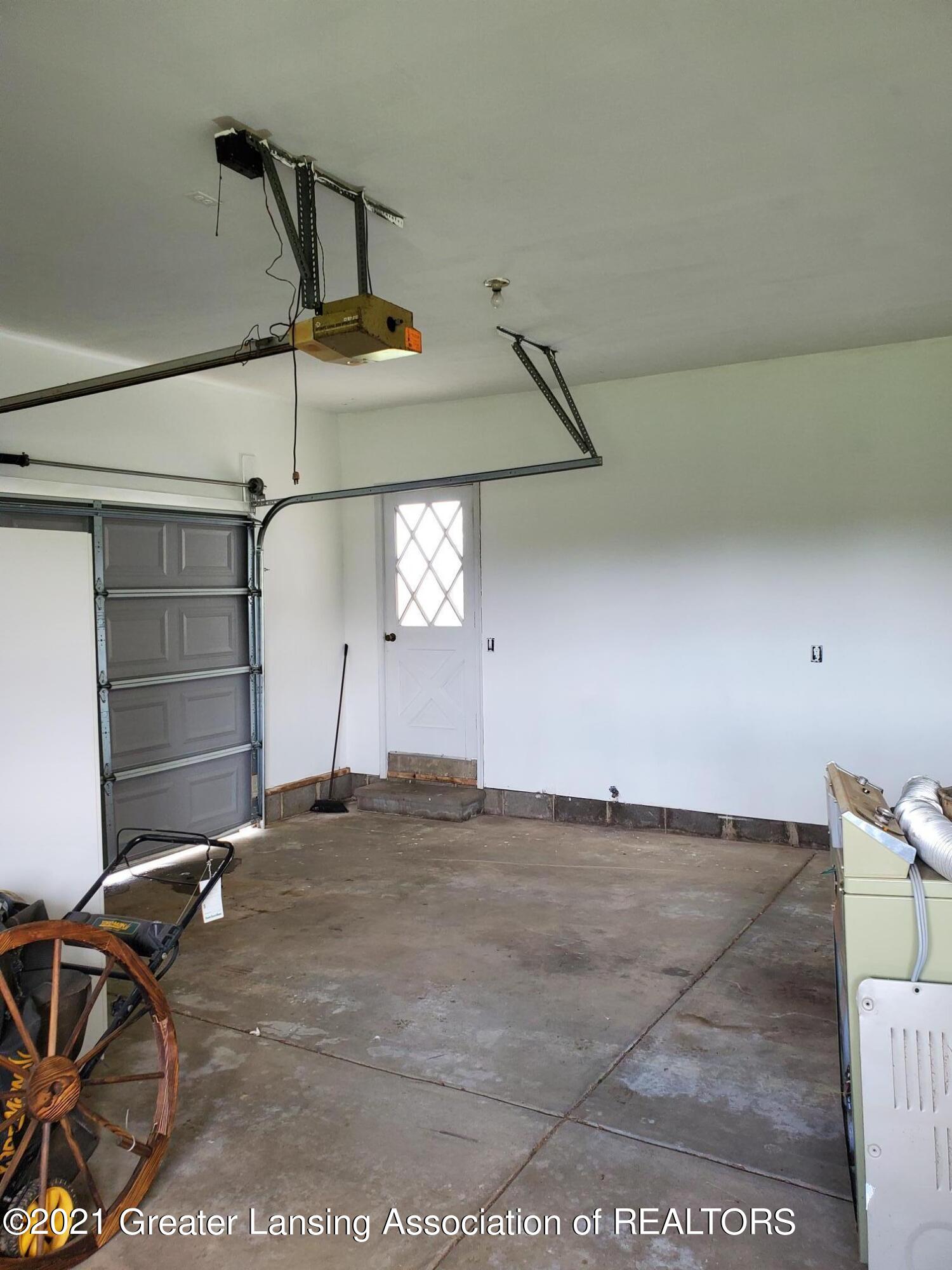 3671 Parmenter Road Durand, MI 48429 - Photo 6 of 21 Garage