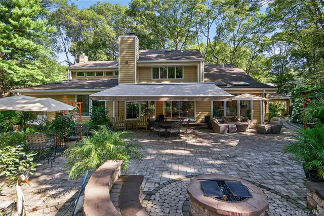 a view of an house with backyard space and balcony