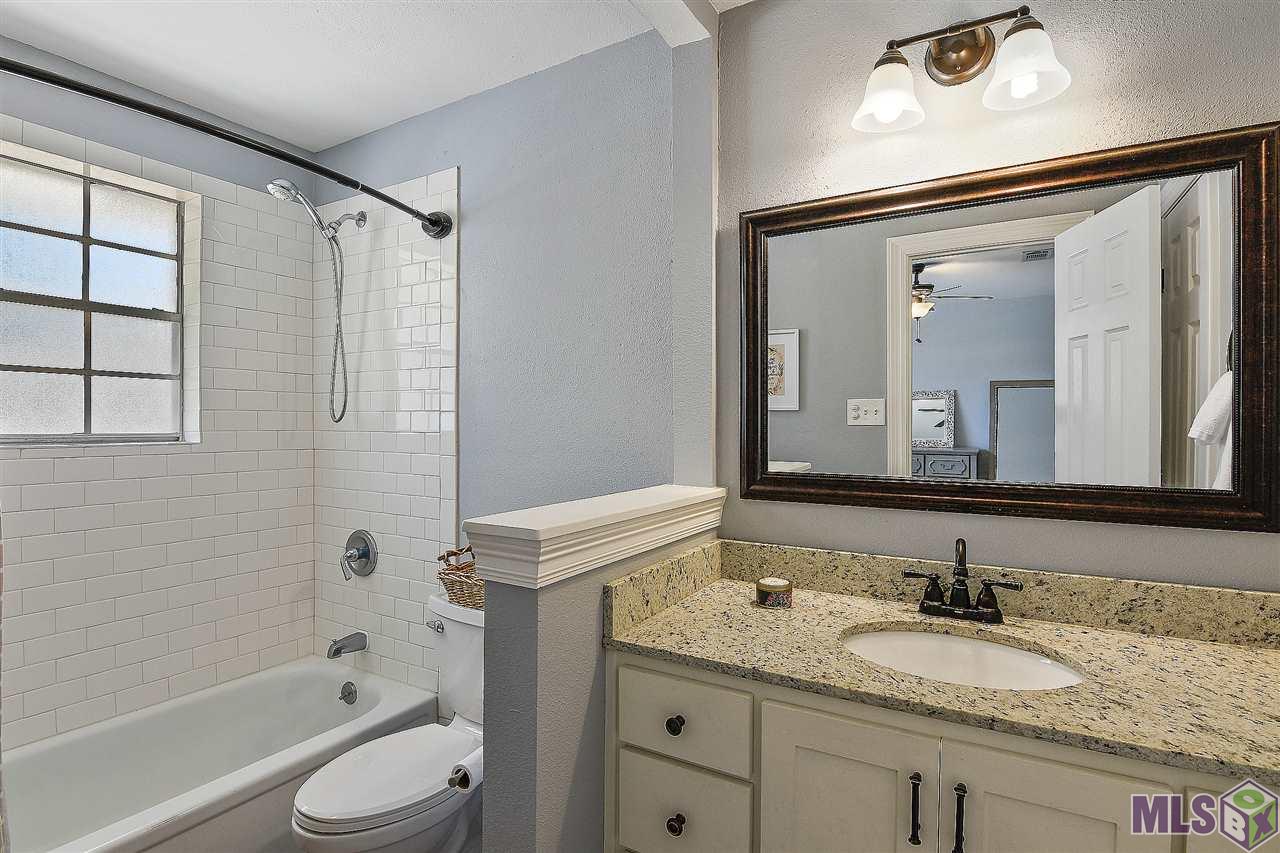 16329 Batavia Avenue Baton Rouge, LA 70817 - Photo 6 of 11 Master Bathroom