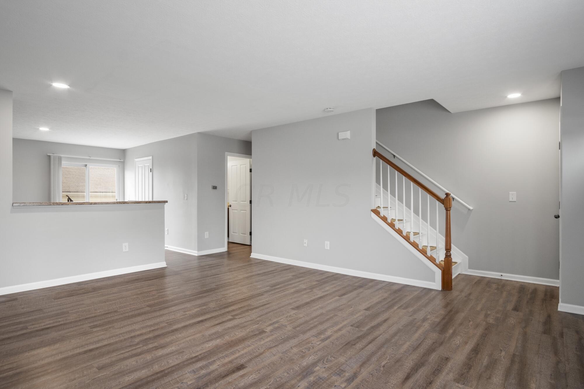 587 Lazelle Road Westerville, OH 43081 - Photo 6 of 25 031-587 Lazelle Rd