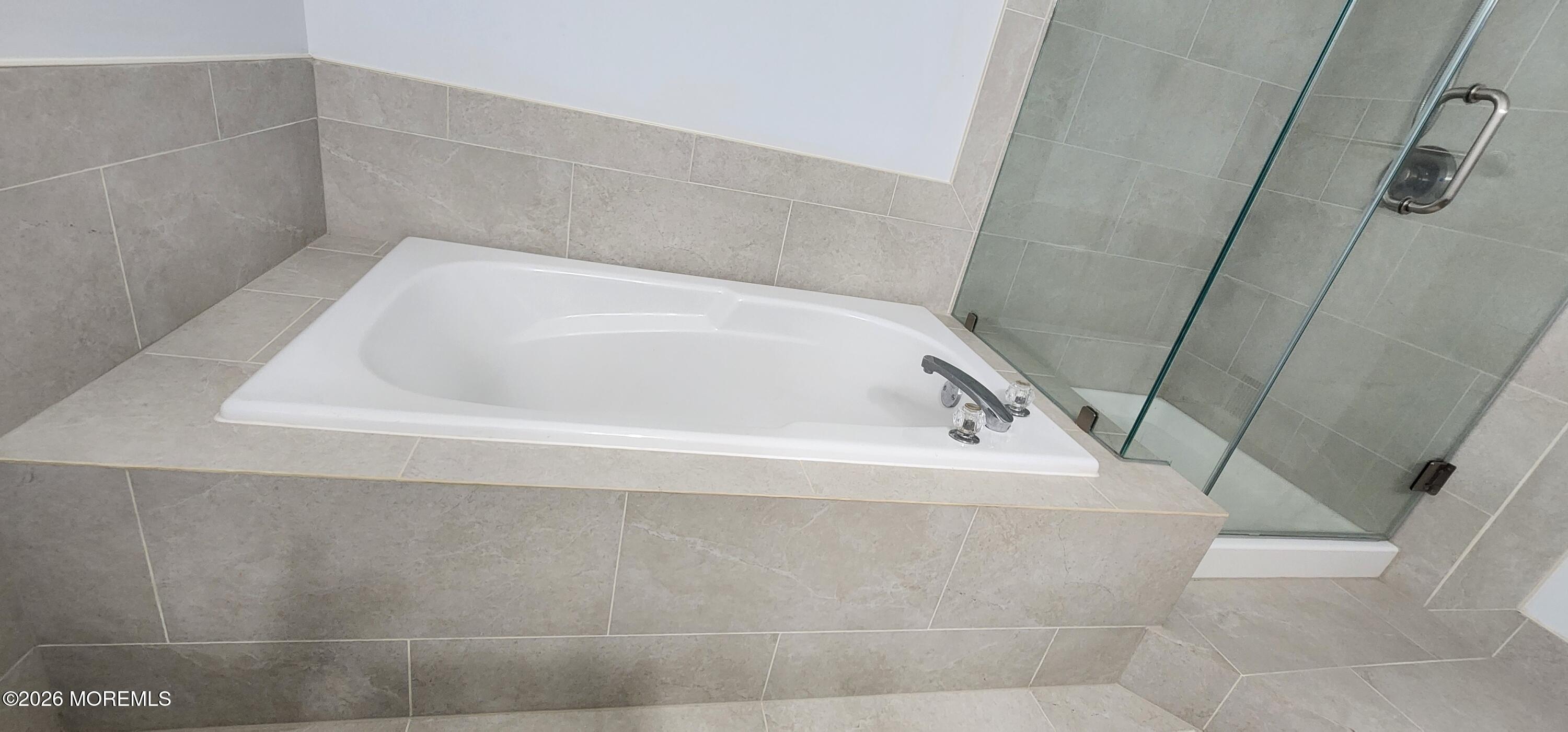 117 Mid Ocean Court, Unit 1000 Howell, NJ 07731 - Photo 19 of 24 a bath tub sitting in a bathroom