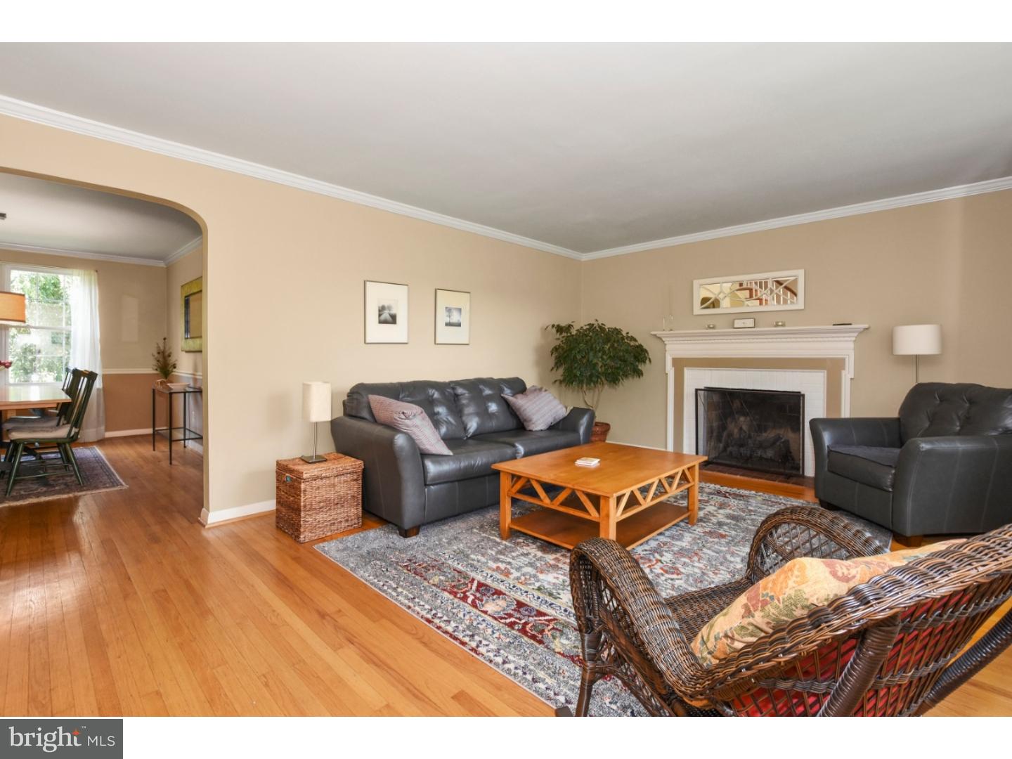 1141 Thomas Road Wayne, PA 19087 - Photo 5 of 24 Living Room