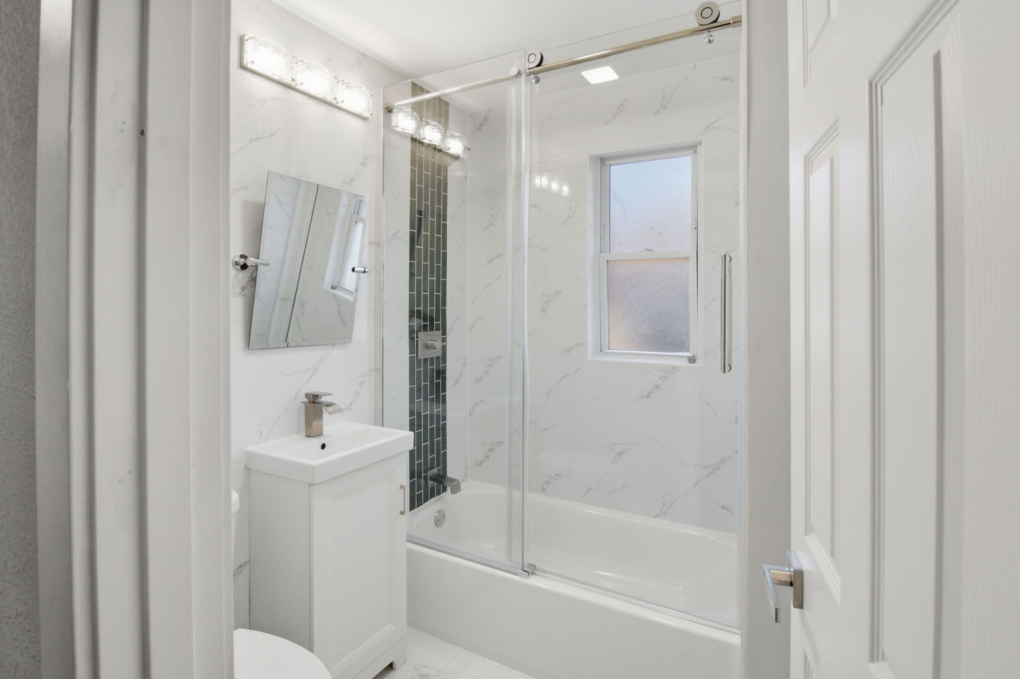 537 Harrison Street Gary, IN 46402 - Photo 17 of 24 a bathroom with a sink mirror toilet and bathtub