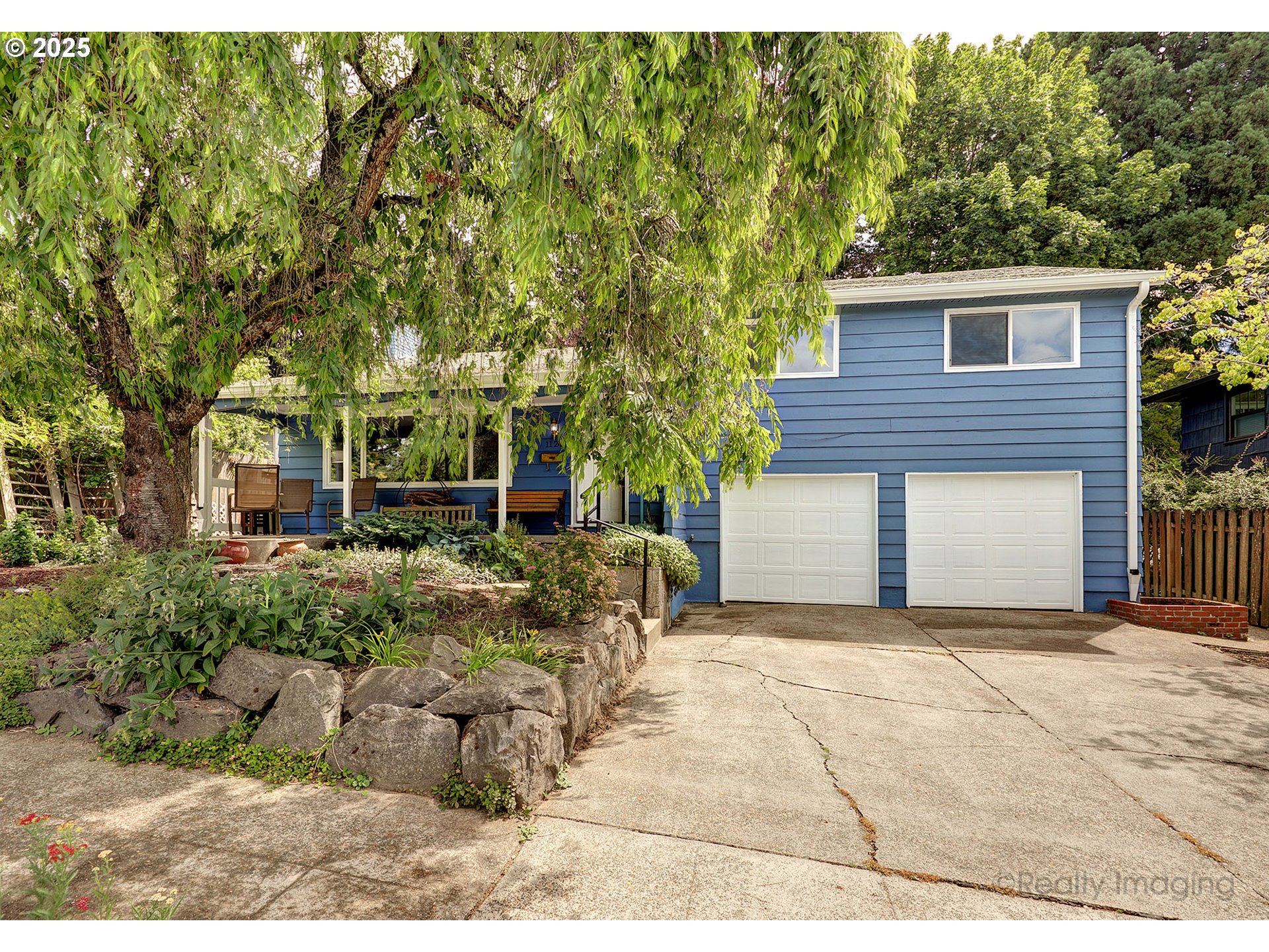 1124 Southwest Chestnut Drive Portland, OR 97219 - Photo 1 of 37 Gallery Image 1