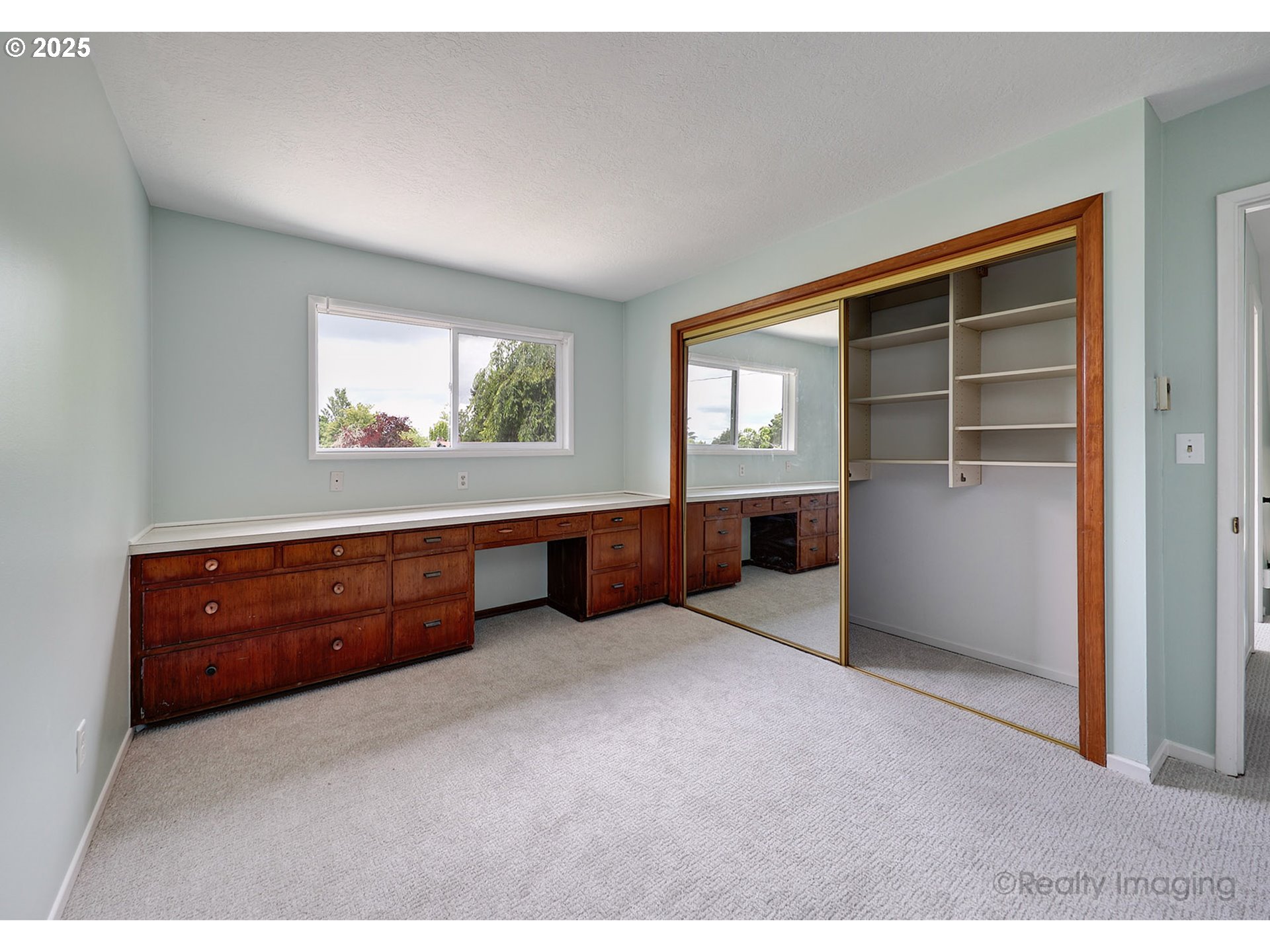1124 Southwest Chestnut Drive Portland, OR 97219 - Photo 19 of 37 Bedroom