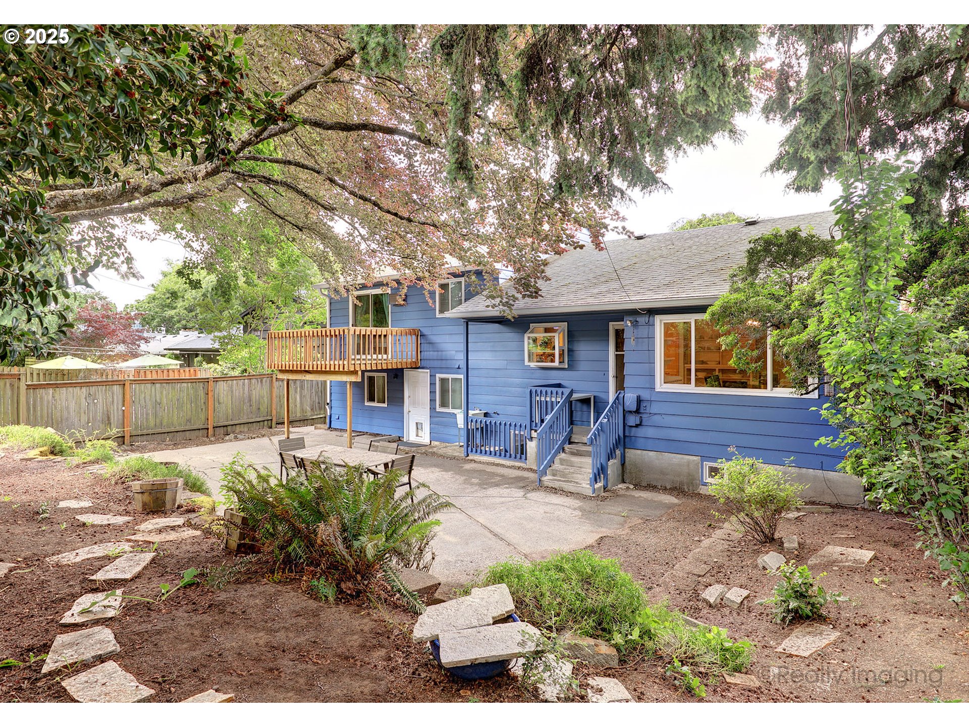 1124 Southwest Chestnut Drive Portland, OR 97219 - Photo 35 of 37 Exterior