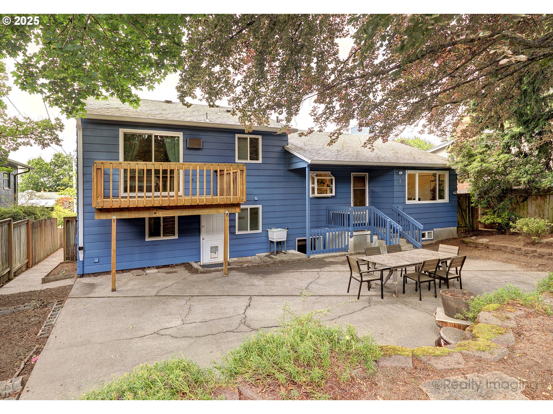 1124 Southwest Chestnut Drive Portland, OR 97219 - Photo 36 of 37 Exterior