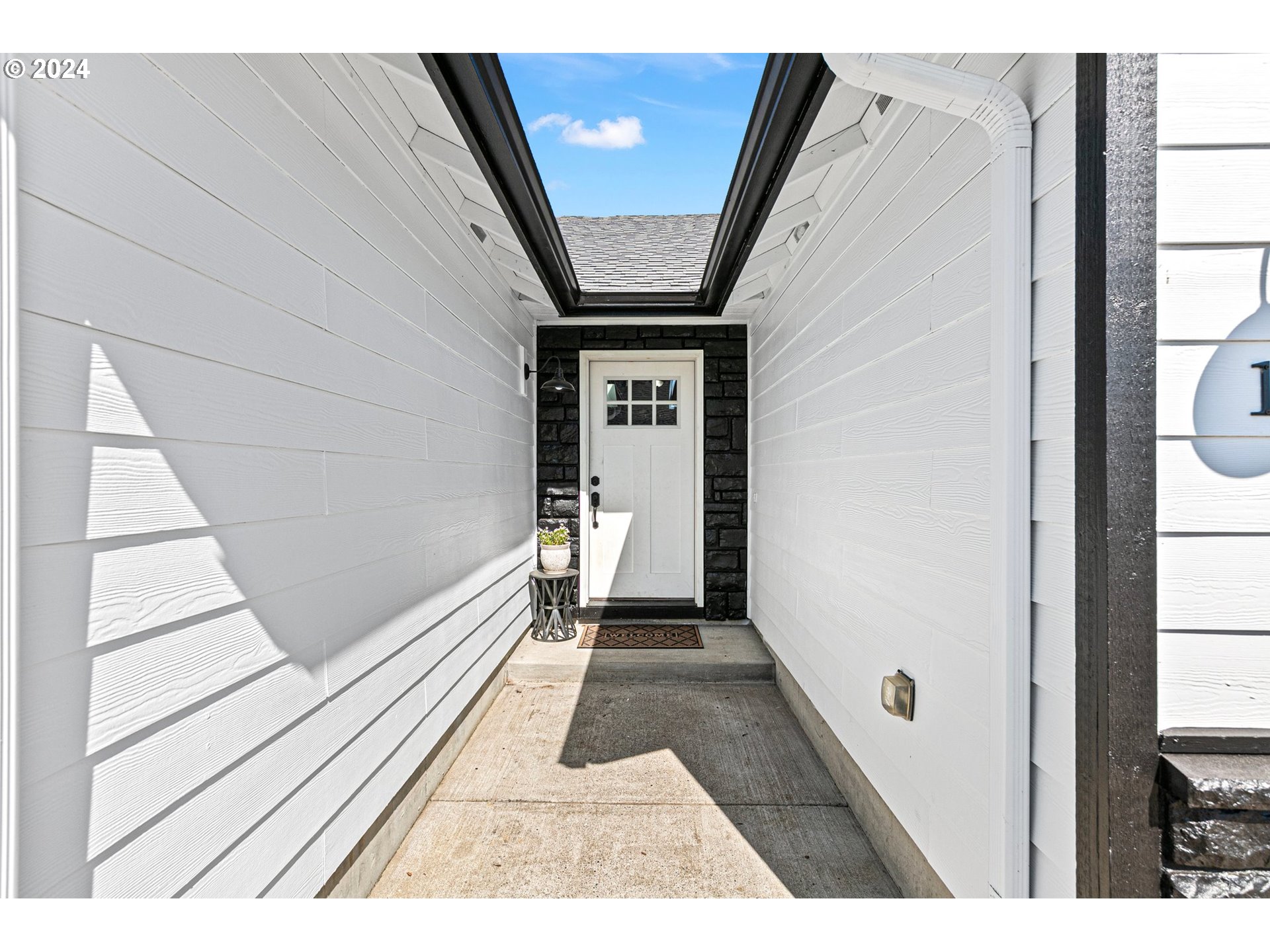 1013 Swale Ridge Loop Creswell, OR 97426 - Photo 2 of 26 Gallery Image 2