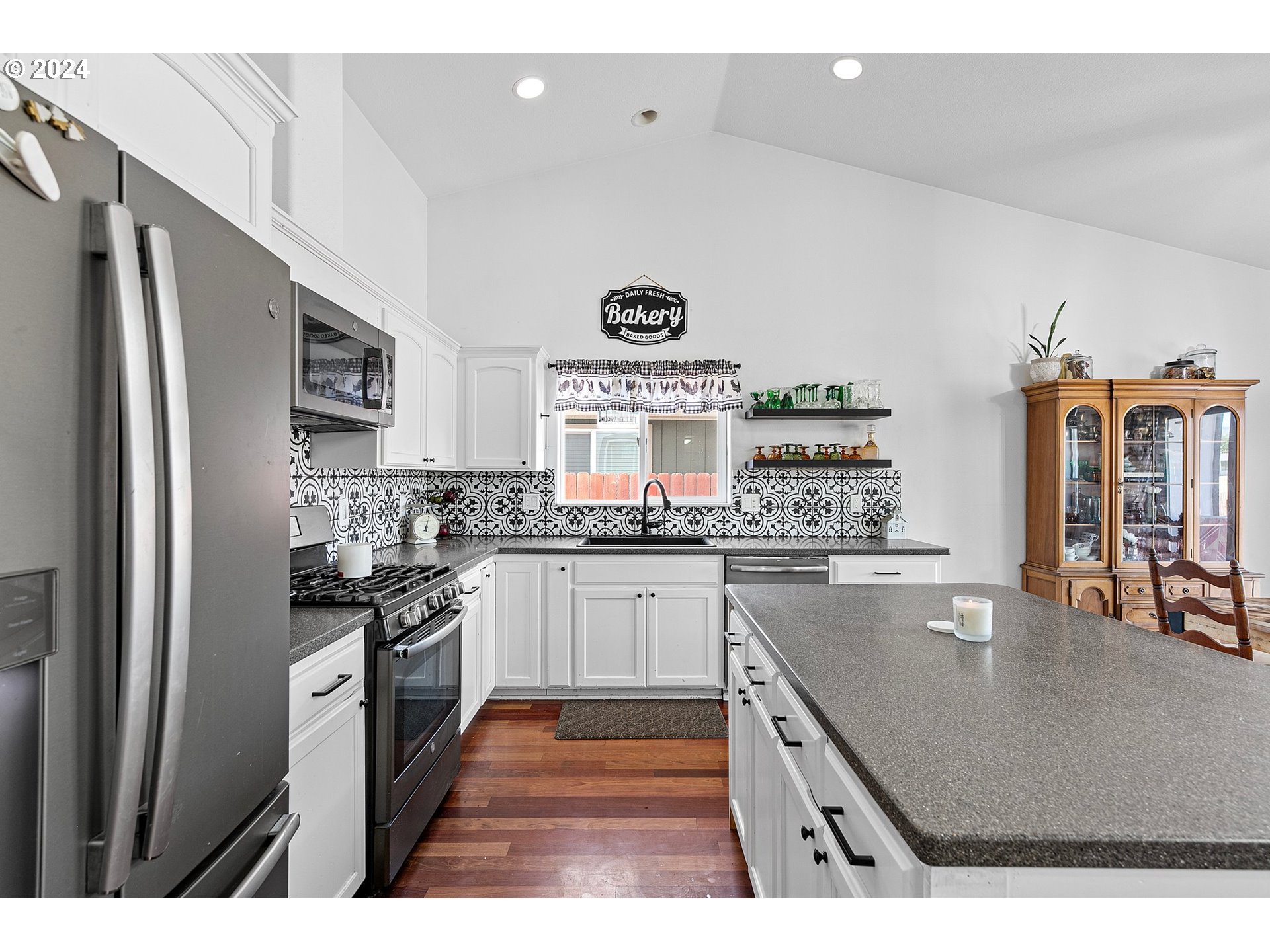 1013 Swale Ridge Loop Creswell, OR 97426 - Photo 6 of 26 Gallery Image 6