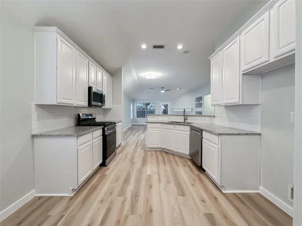 $414,800 | 27 Auburn Path Drive, The Woodlands, TX 77382