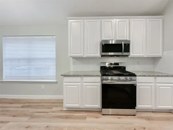 $414,800 | 27 Auburn Path Drive, The Woodlands, TX 77382