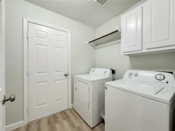 $414,800 | 27 Auburn Path Drive, The Woodlands, TX 77382