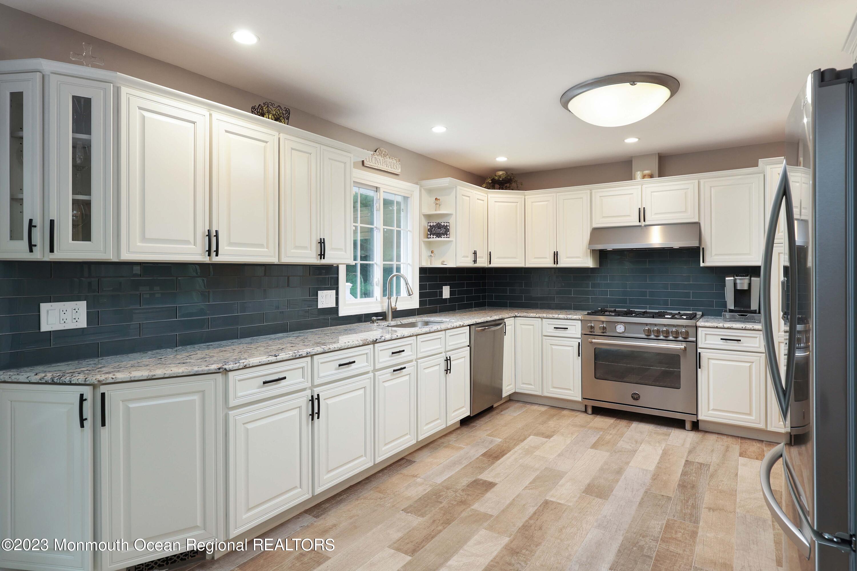 683 Hopping Road Belford, NJ 07718 - Photo 11 of 50 758A0850