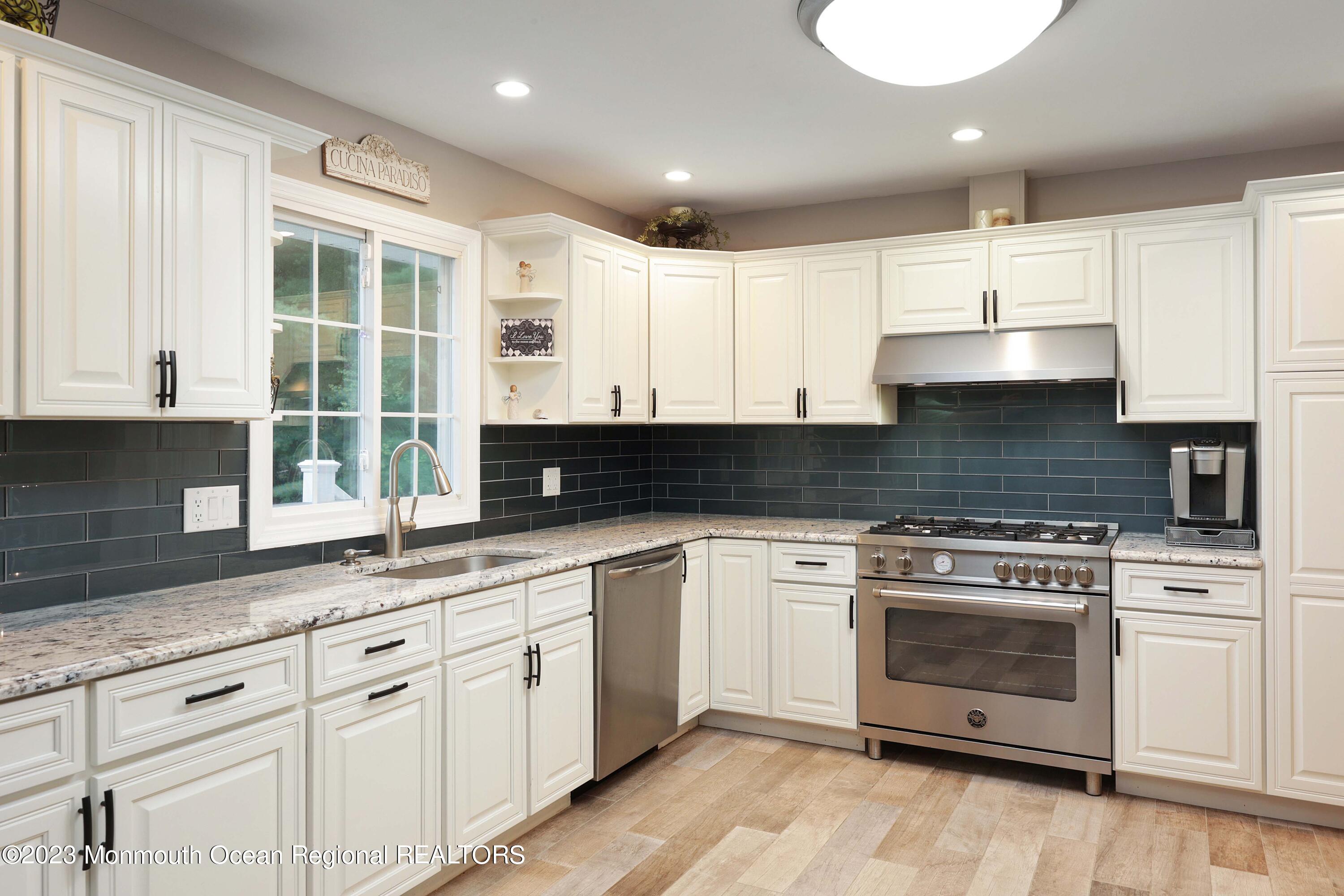 683 Hopping Road Belford, NJ 07718 - Photo 12 of 50 758A0859