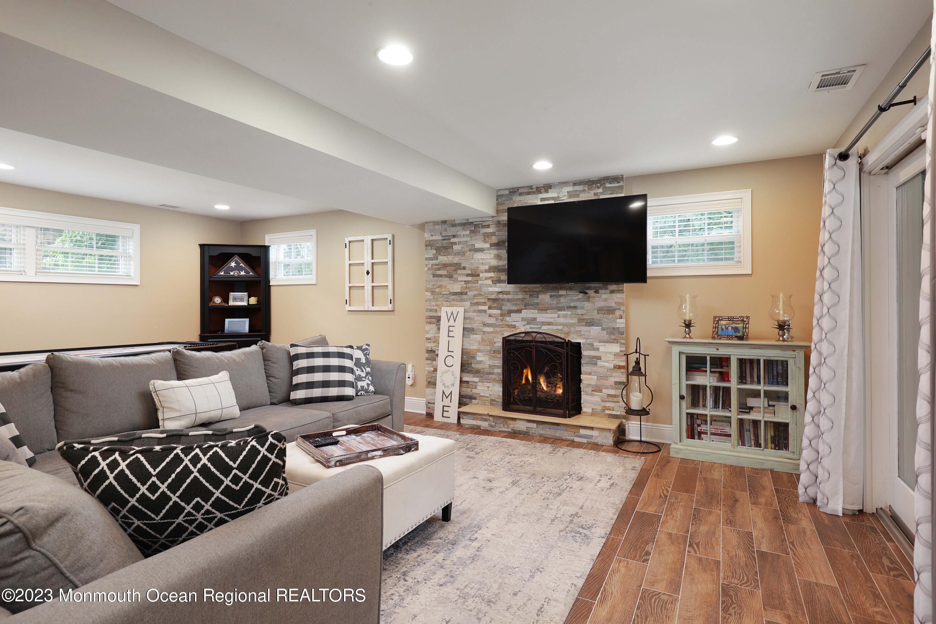 683 Hopping Road Belford, NJ 07718 - Photo 17 of 50 758A0799