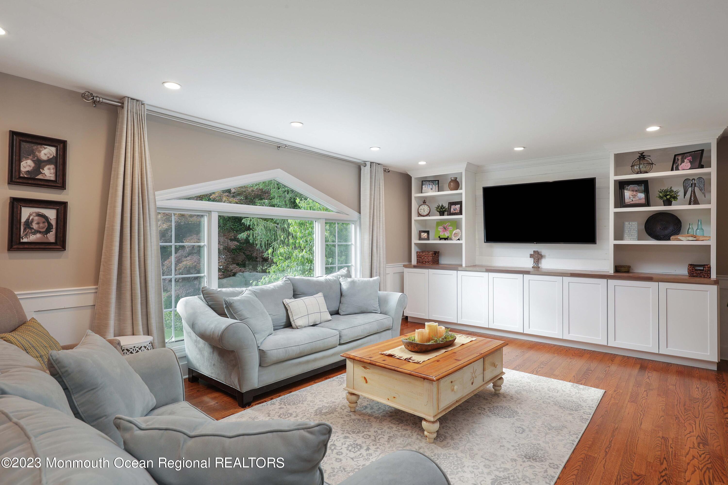 683 Hopping Road Belford, NJ 07718 - Photo 7 of 50 758A0892