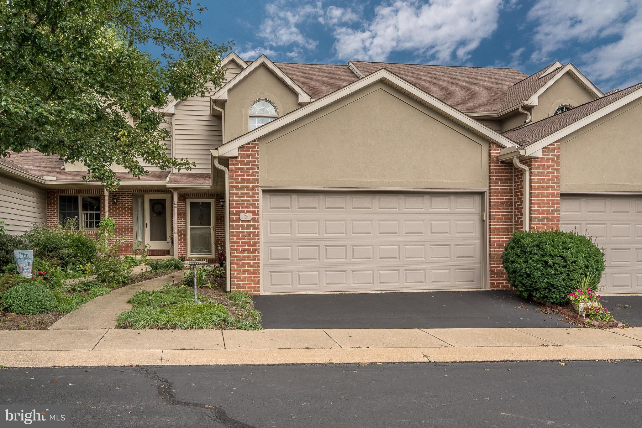 5 Cardiff Court Lititz, PA 17543 - Photo 1 of 32 Carefree living at beautiful Cardiff Court