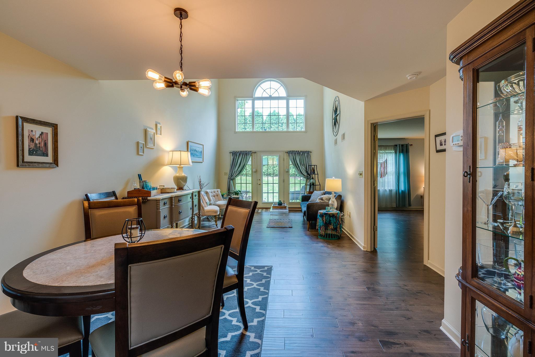 5 Cardiff Court Lititz, PA 17543 - Photo 3 of 32 Abundant light!