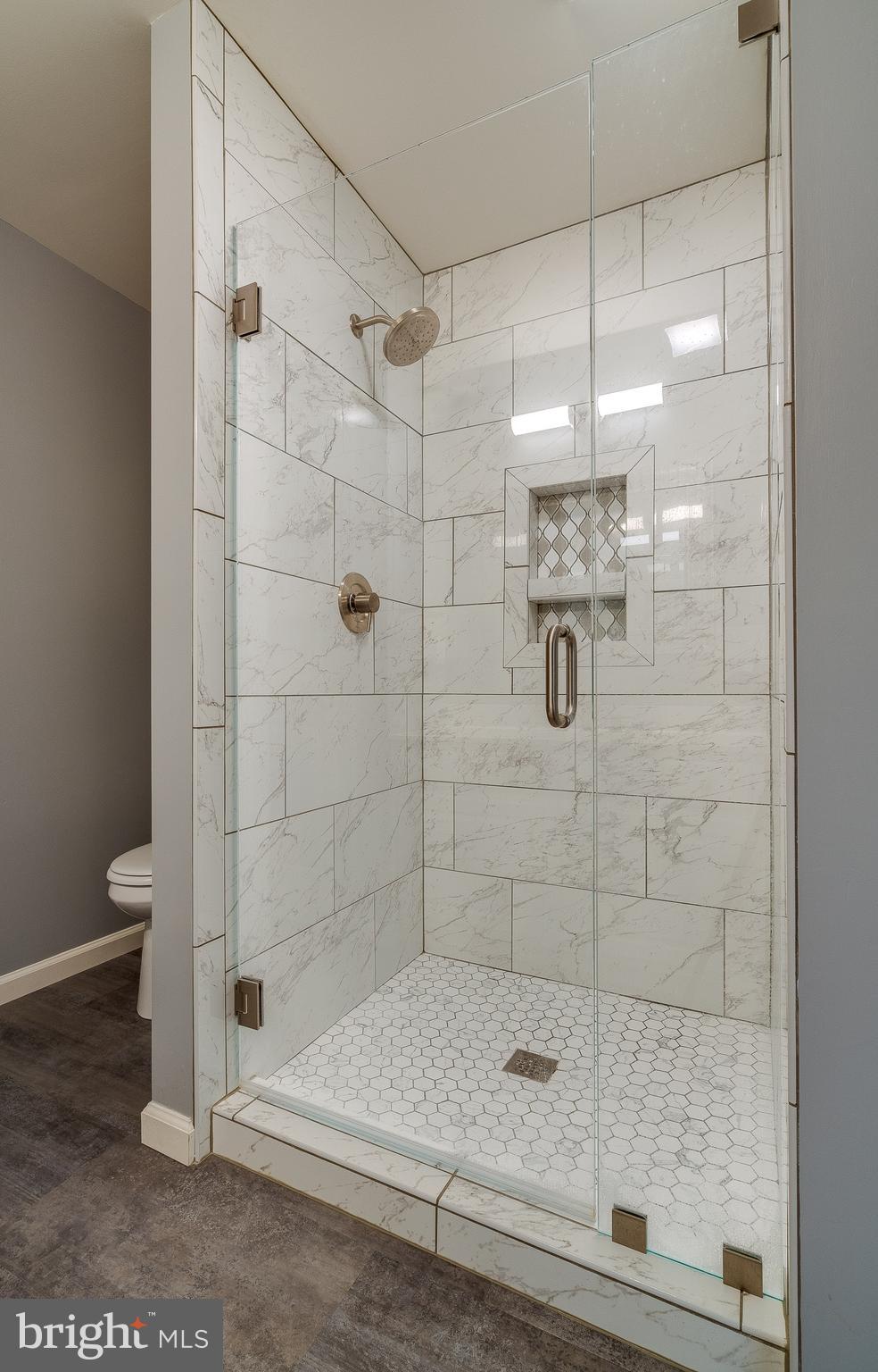 5 Cardiff Court Lititz, PA 17543 - Photo 10 of 32 New sparkling walk in shower