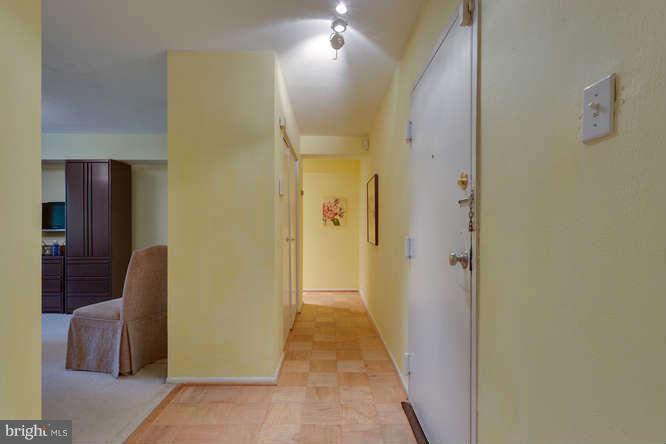 5051 7th Road South, Unit T1 Arlington, VA 22204 - Photo 3 of 25 Interior (General)