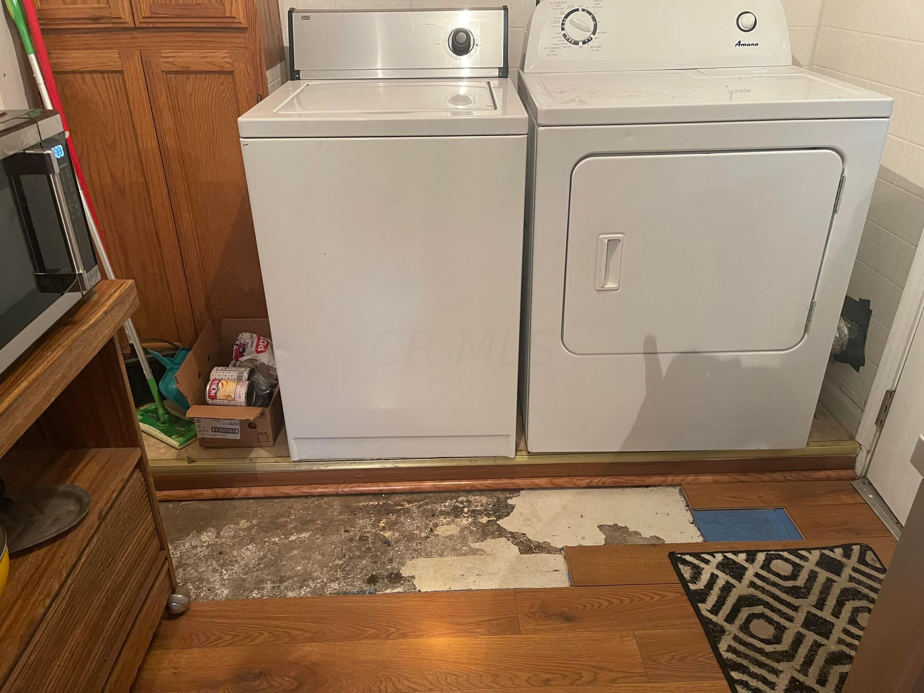 930 Bucknell Road Columbus, OH 43213 - Photo 12 of 13 Floor damage 3