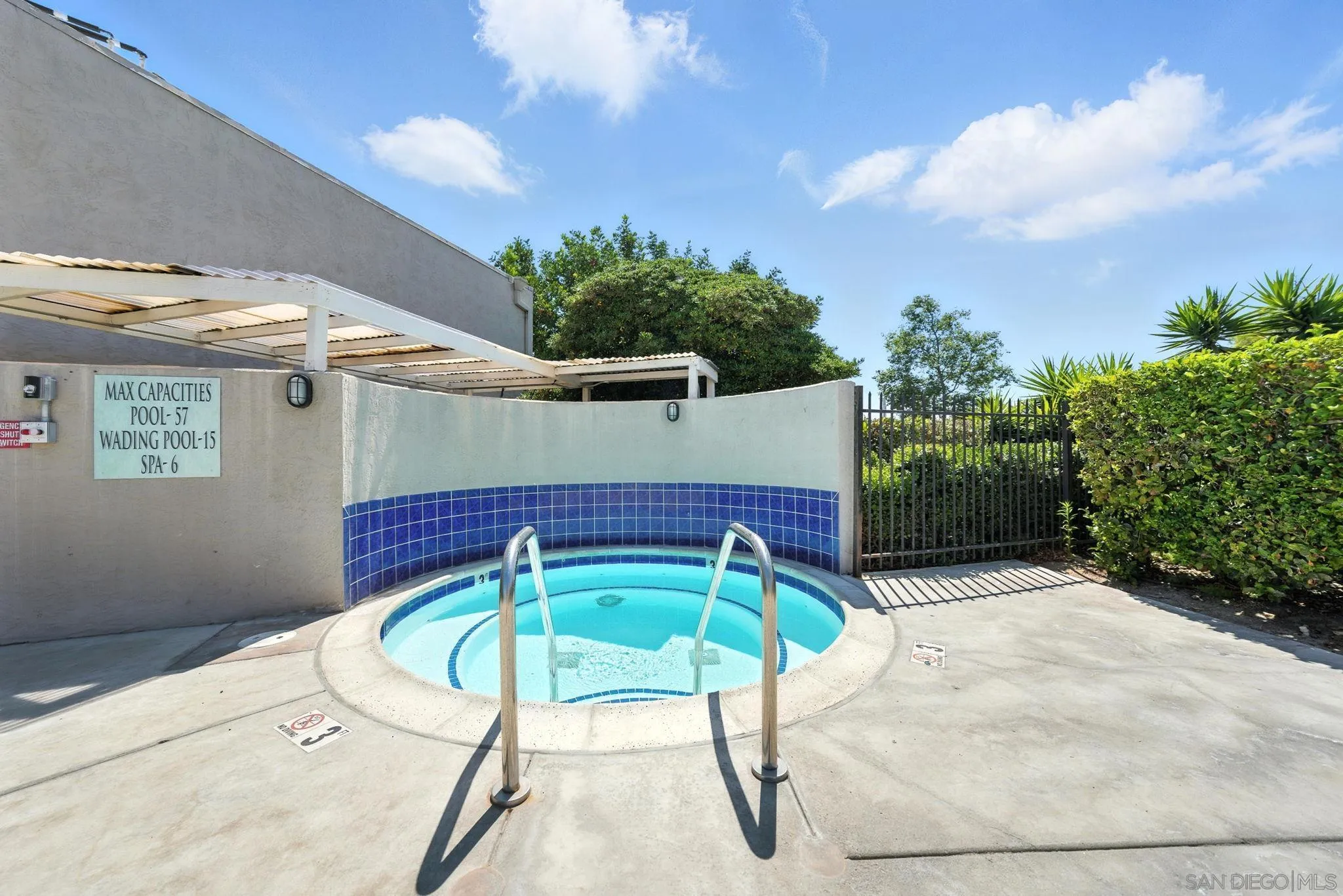 3575 Ruffin Road, Unit 204 San Diego, CA 92123 - Photo 27 of 29 a view of a chairs and table in the patio