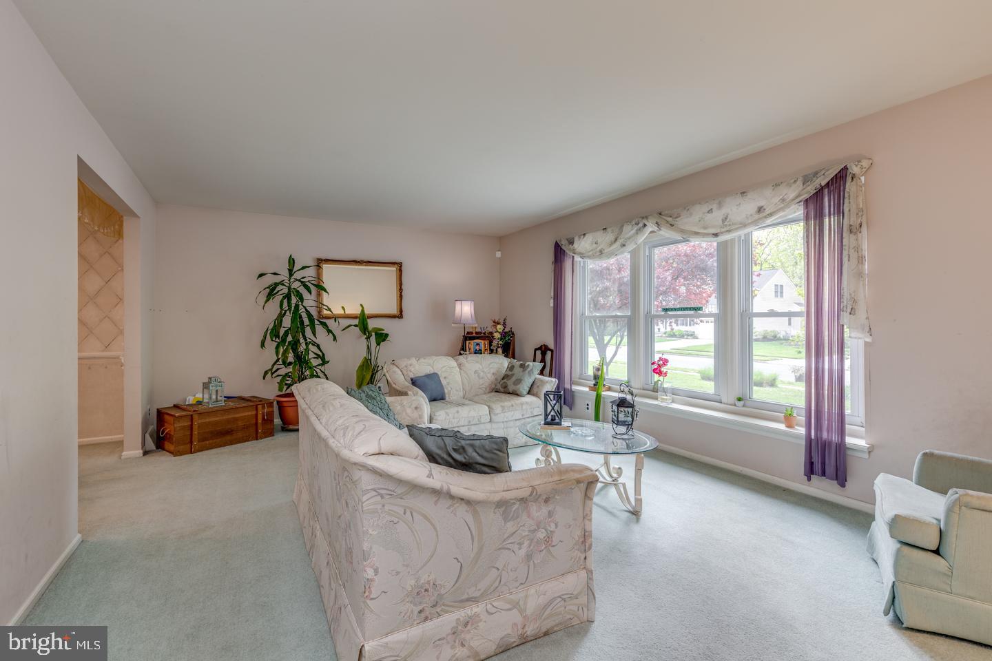 20 Tendring Road Cherry Hill, NJ 08003 - Photo 5 of 40 Beautiful living room