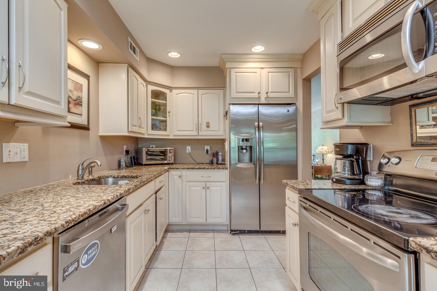 20 Tendring Road Cherry Hill, NJ 08003 - Photo 9 of 40 Updated kitchen