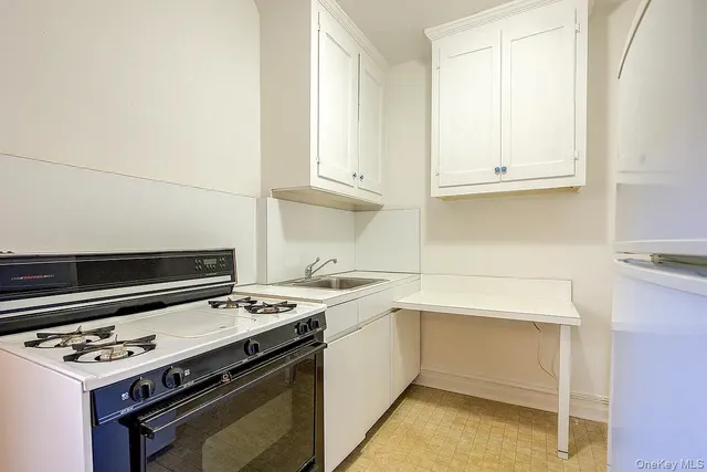 $569,000 | 109-14 Ascan Avenue, Unit 4J | Forest Hills