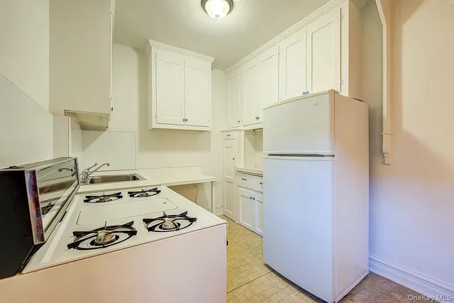 $569,000 | 109-14 Ascan Avenue, Unit 4J | Forest Hills