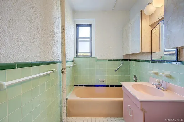 $569,000 | 109-14 Ascan Avenue, Unit 4J | Forest Hills