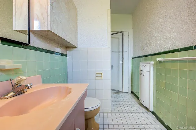 $569,000 | 109-14 Ascan Avenue, Unit 4J | Forest Hills