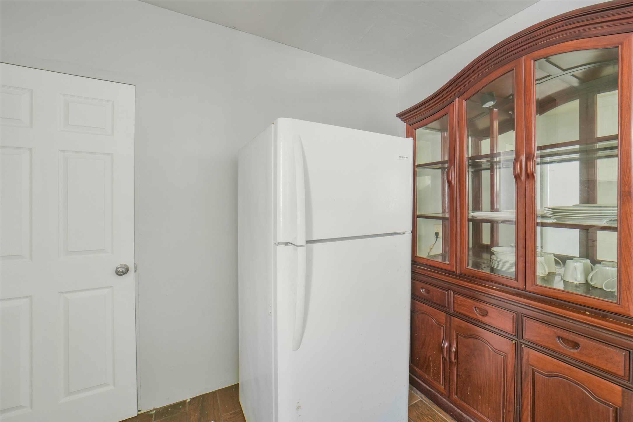 220 Engel Street Houston, TX 77011 - Photo 18 of 29 Kitchen