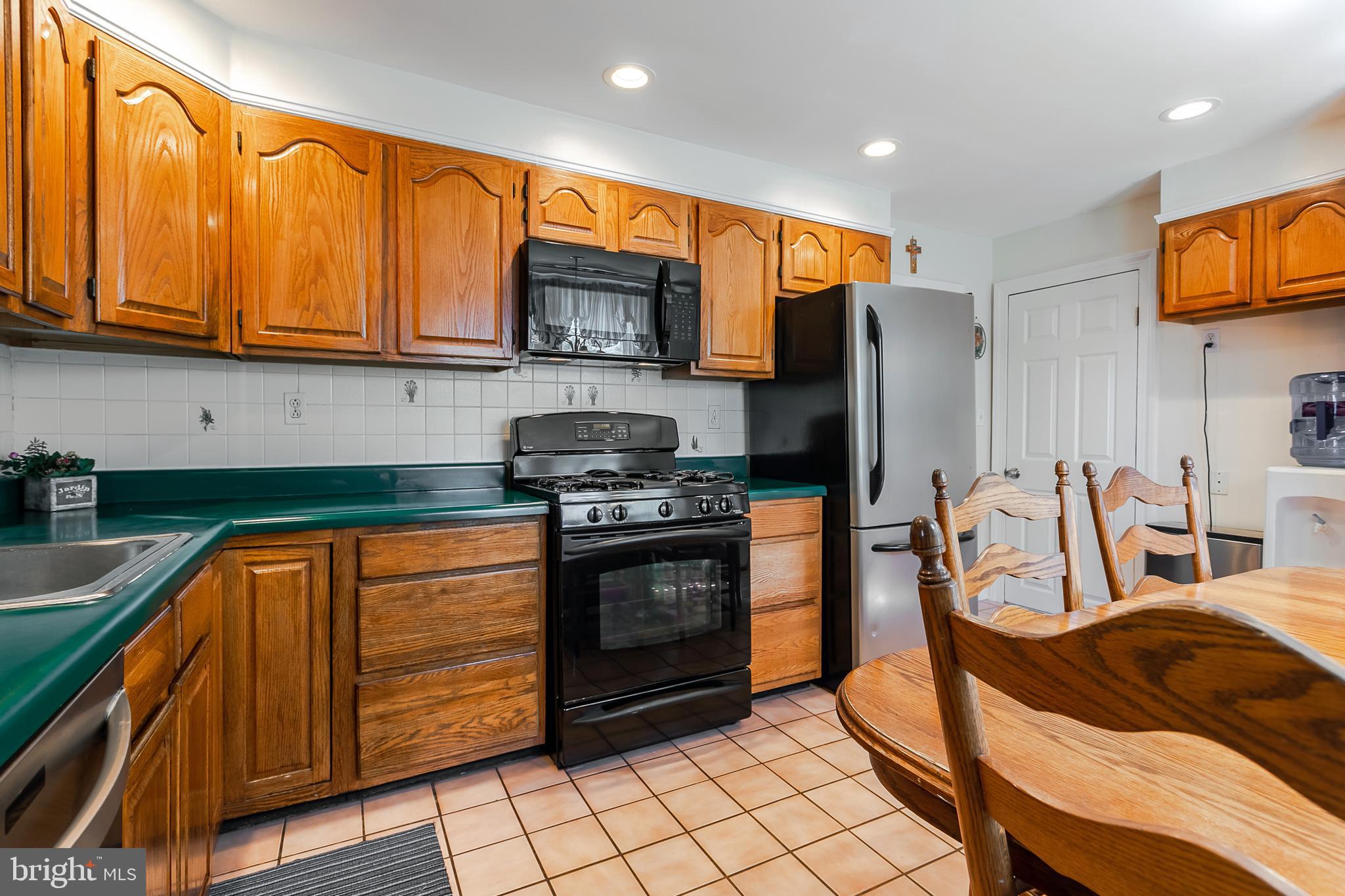 617 East Manoa Road Havertown, PA 19083 - Photo 9 of 27