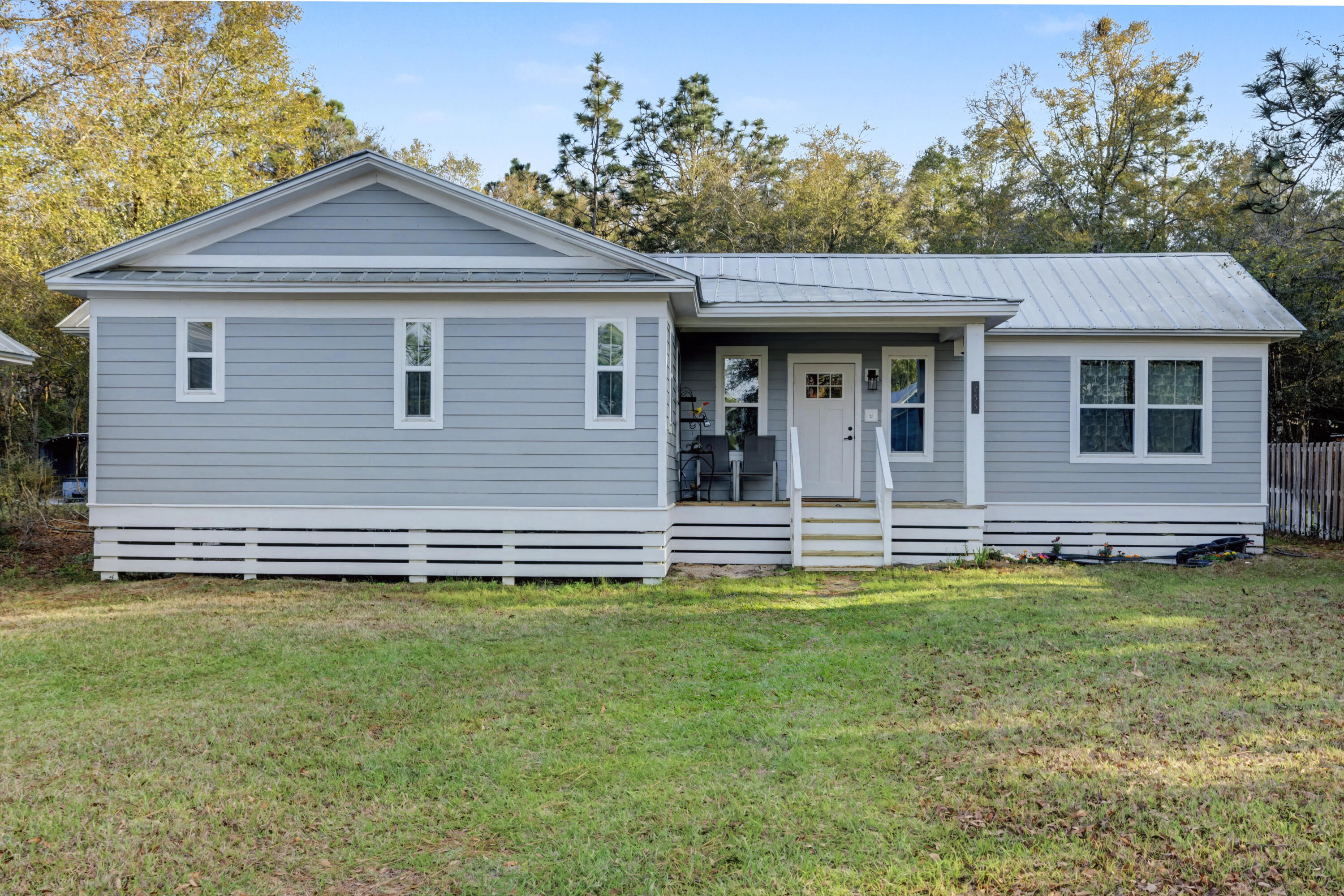 255 West Renoir Road DeFuniak Springs, FL 32433 - Photo 2 of 30 a front view of a house with a garden