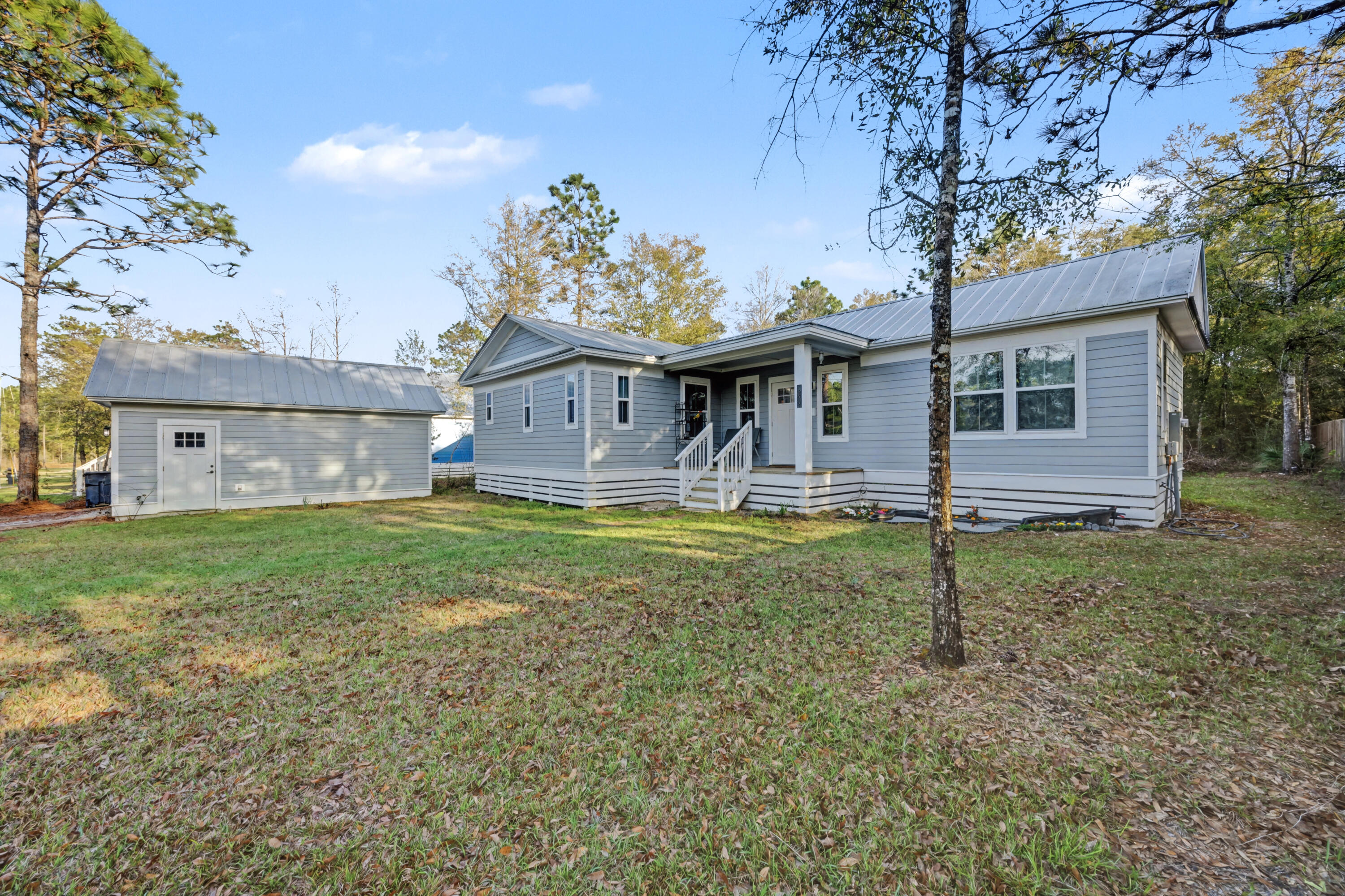 255 West Renoir Road DeFuniak Springs, FL 32433 - Photo 3 of 30 a front view of a house with garden